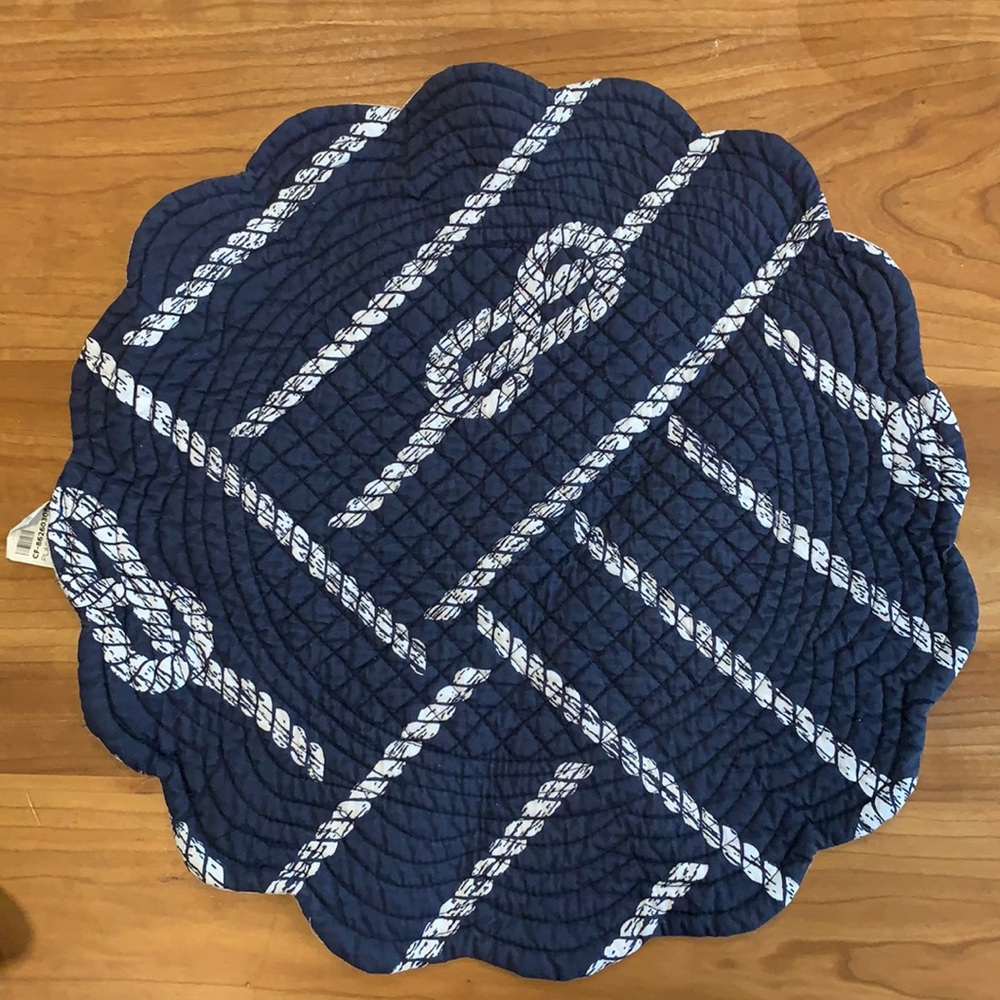 Circular reversible nautical placemats